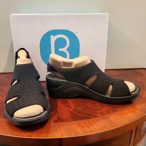 BRAND NEW Bzee Black and Tan Women's Size 9 1/2 Sandals